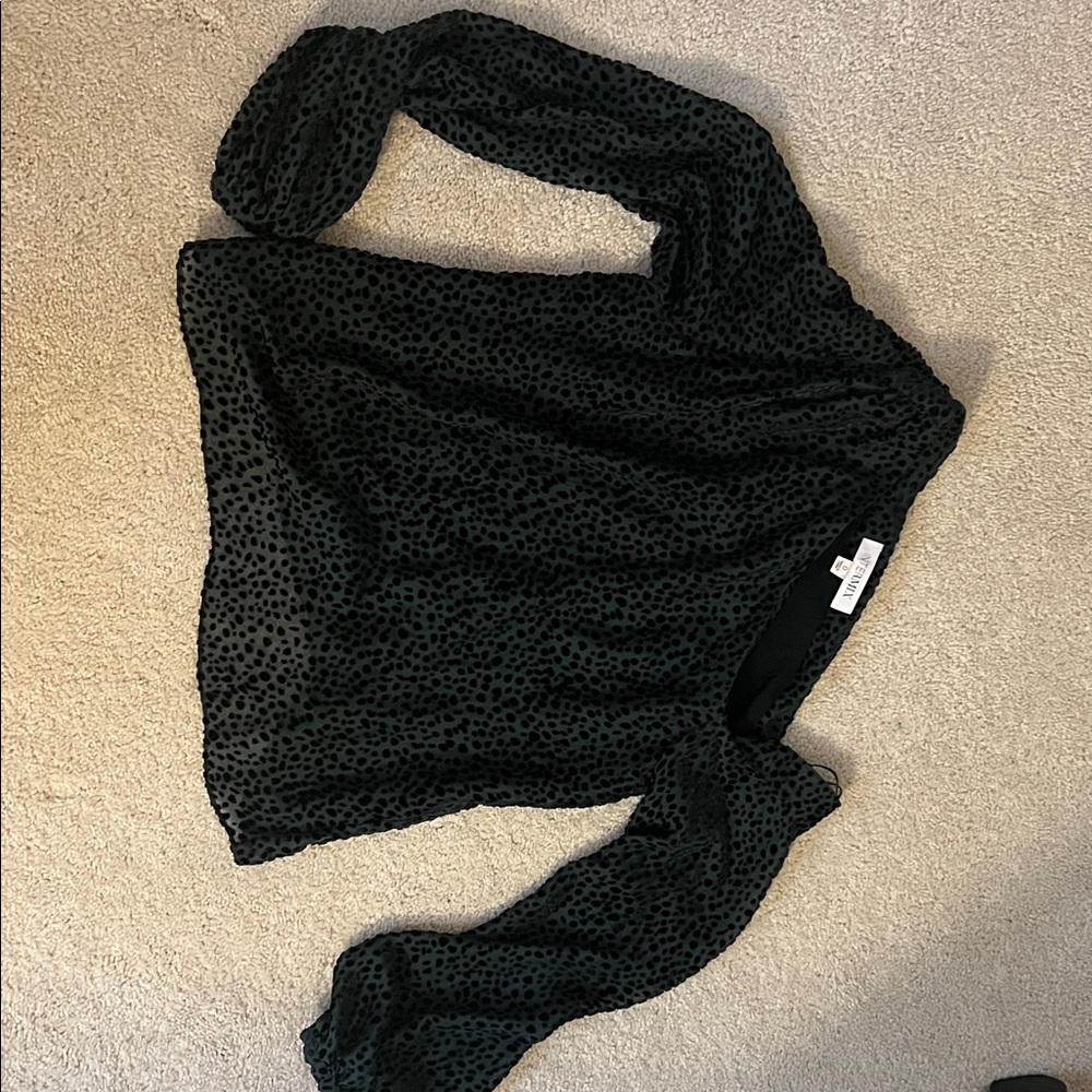 Intermix hunter green and black one shoulder blouse. Perfect for a classy night!